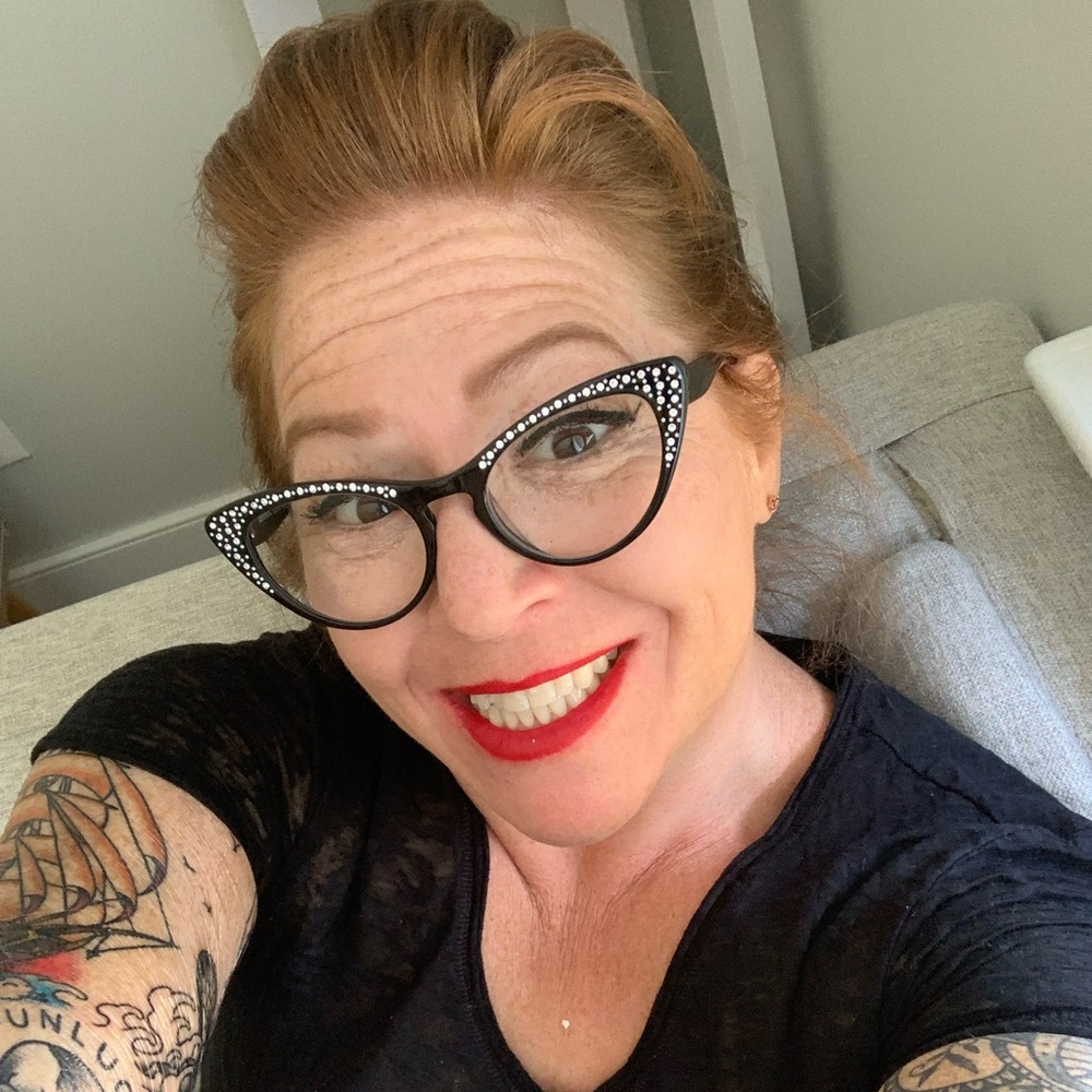 Meet your Posher, Hilary